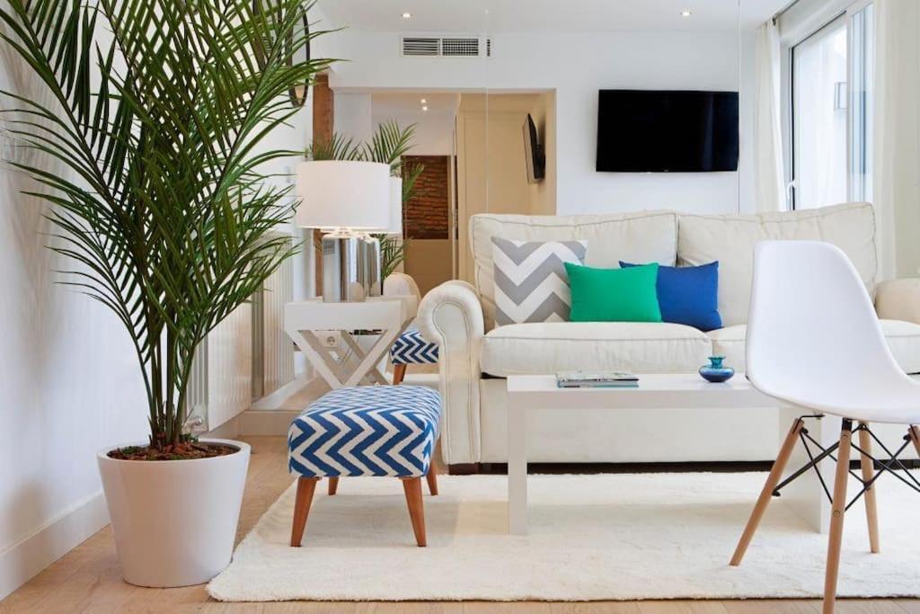 Luminoso Apartamento Con Terraza En Sol Apartment Мадрид Екстериор снимка