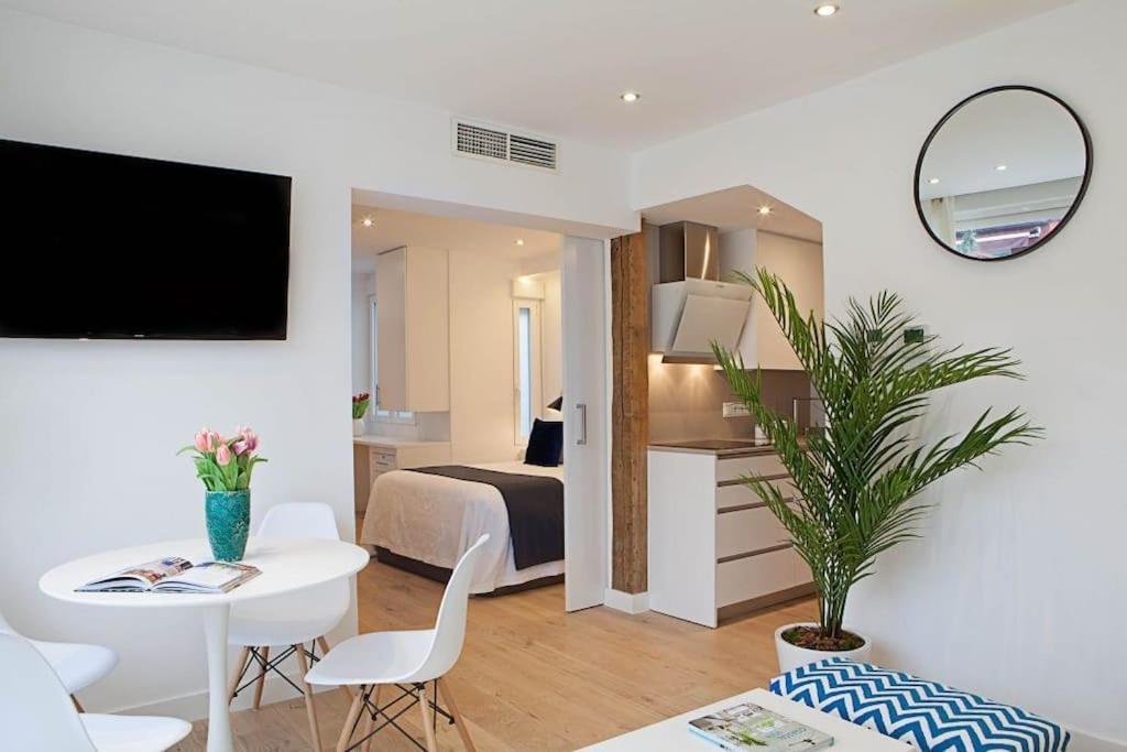Luminoso Apartamento Con Terraza En Sol Apartment Мадрид Екстериор снимка