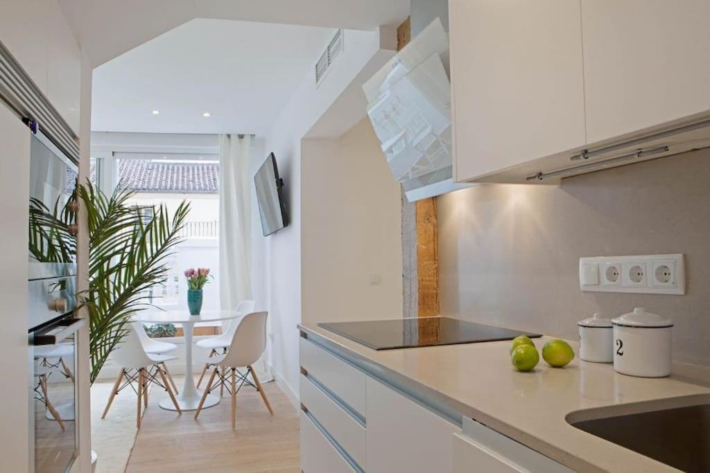 Luminoso Apartamento Con Terraza En Sol Apartment Мадрид Екстериор снимка