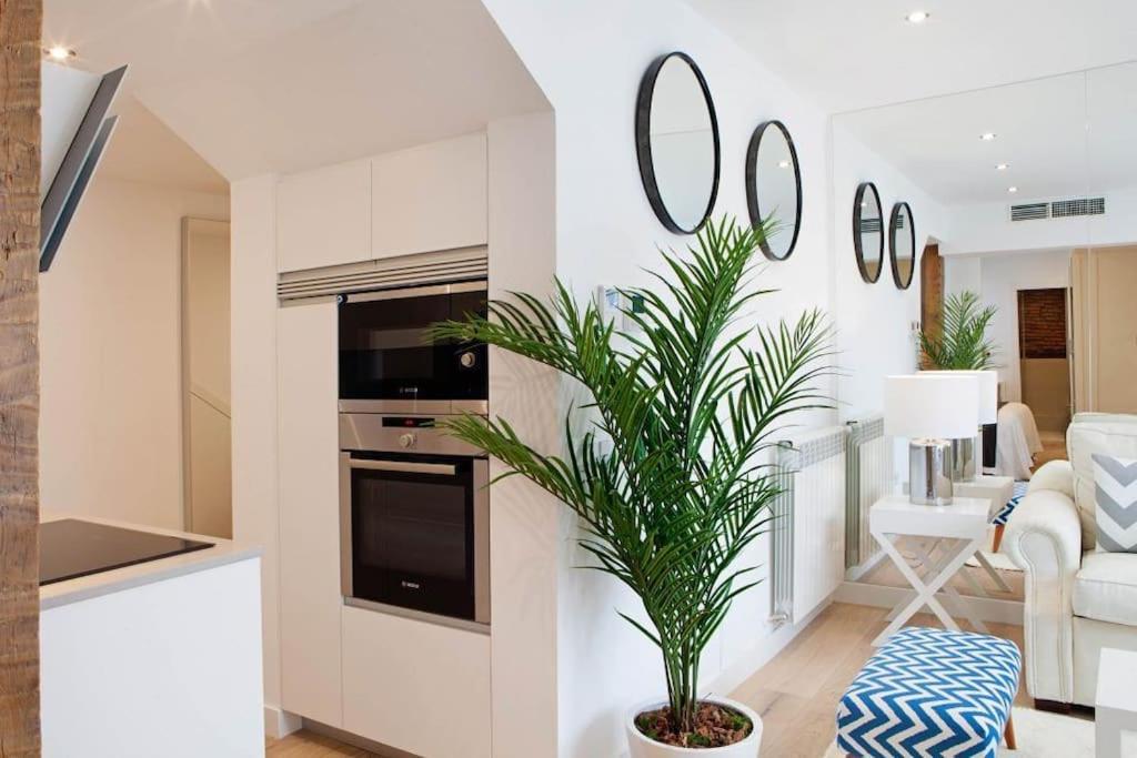 Luminoso Apartamento Con Terraza En Sol Apartment Мадрид Екстериор снимка